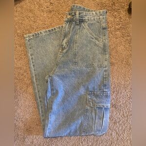 NWOT Women’s light wash cargo jean pants